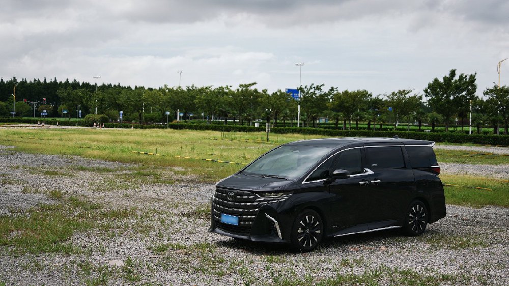 独立试驾丰田埃尔法：一堵检验认知的墙