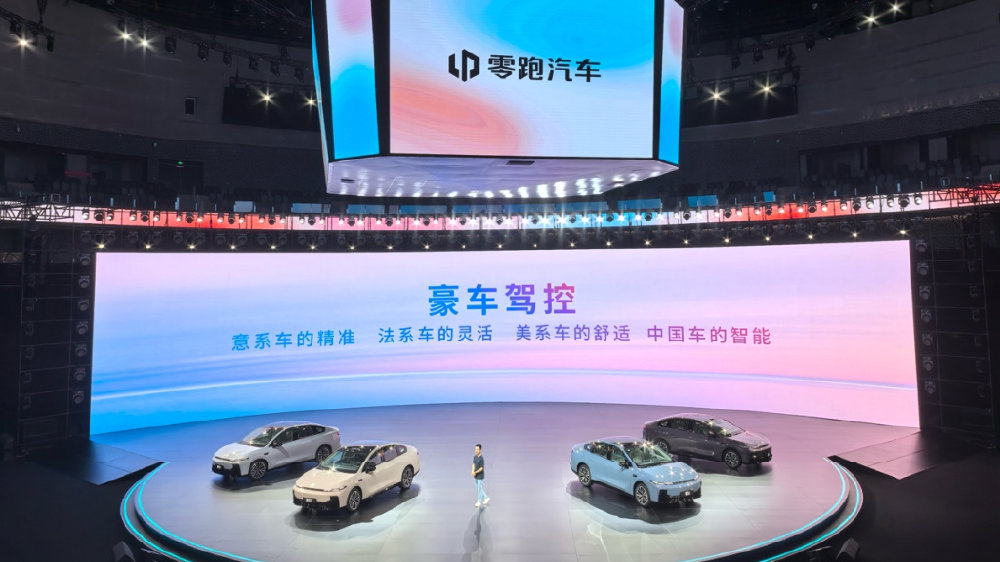 零跑B01：“半价Model 3”来了，吓坏小鹏MONA M03？