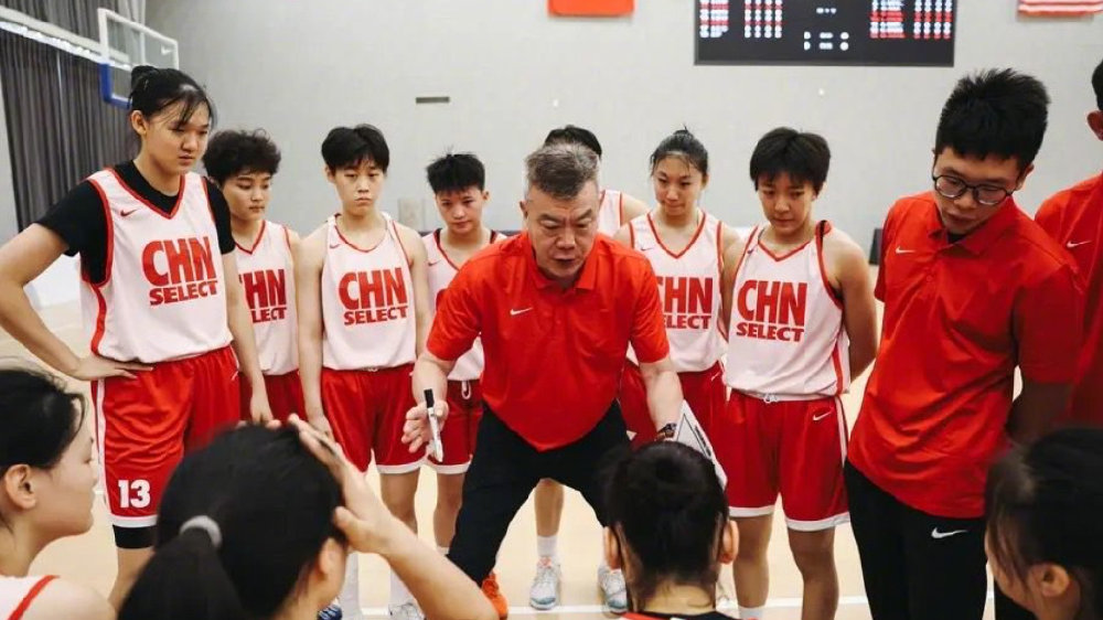 U16女篮还需裁两人！李月汝妹妹连遭弃用危矣 李导效仿宫鲁鸣吗？