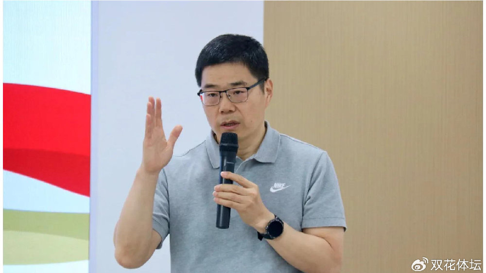 篮协主席当众撕碎遮羞布，宫鲁鸣脸色铁青，多少教练都坐不住了？