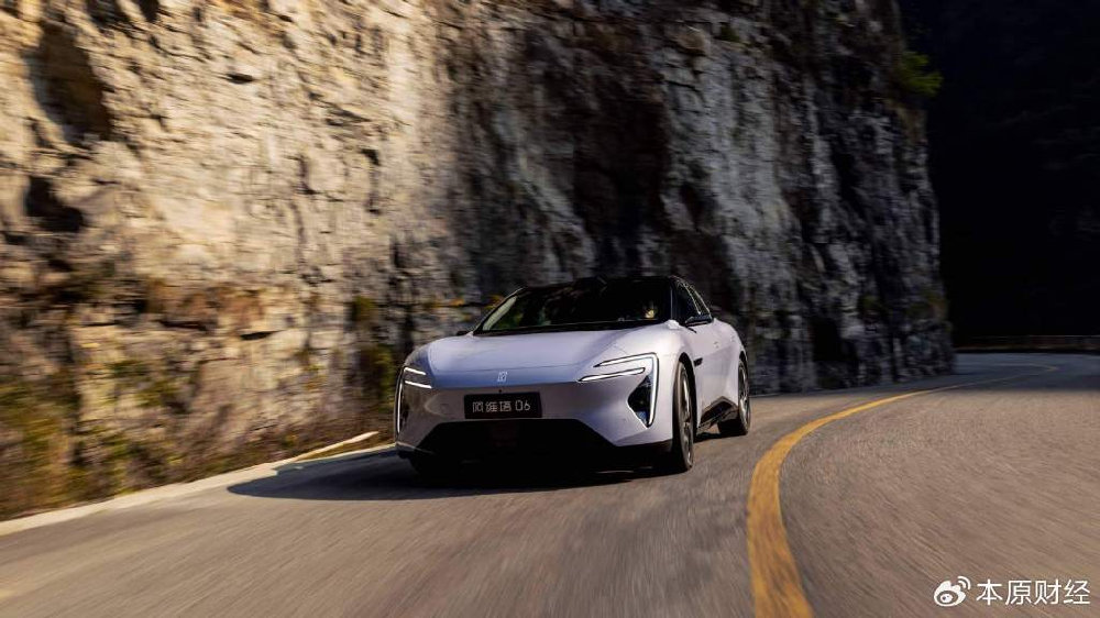 阿维塔起火连烧8车，销量与安全遭质疑