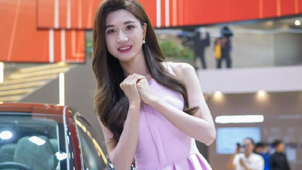 新车不够，车模来凑：一亿像素下的广州车展小姐姐