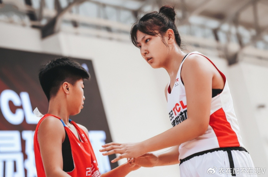 女篮亚青赛大名单浮出水面！李月汝妹妹领衔：U16中国队全力冲冠？
