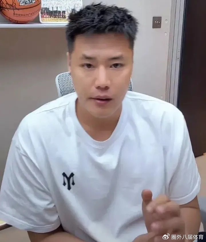 贺天举社媒暗讽易建联，被批格局太小，不尊重前辈又败名声