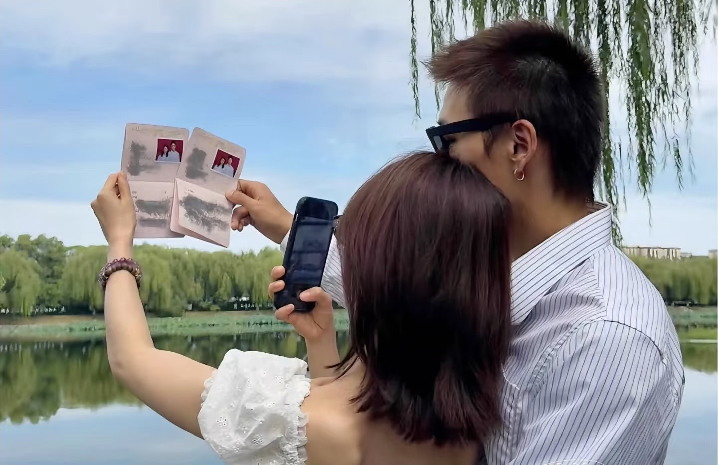 上一个住同一栋楼的是吴谨言洪尧，孟子义李昀锐你俩看着办吧！