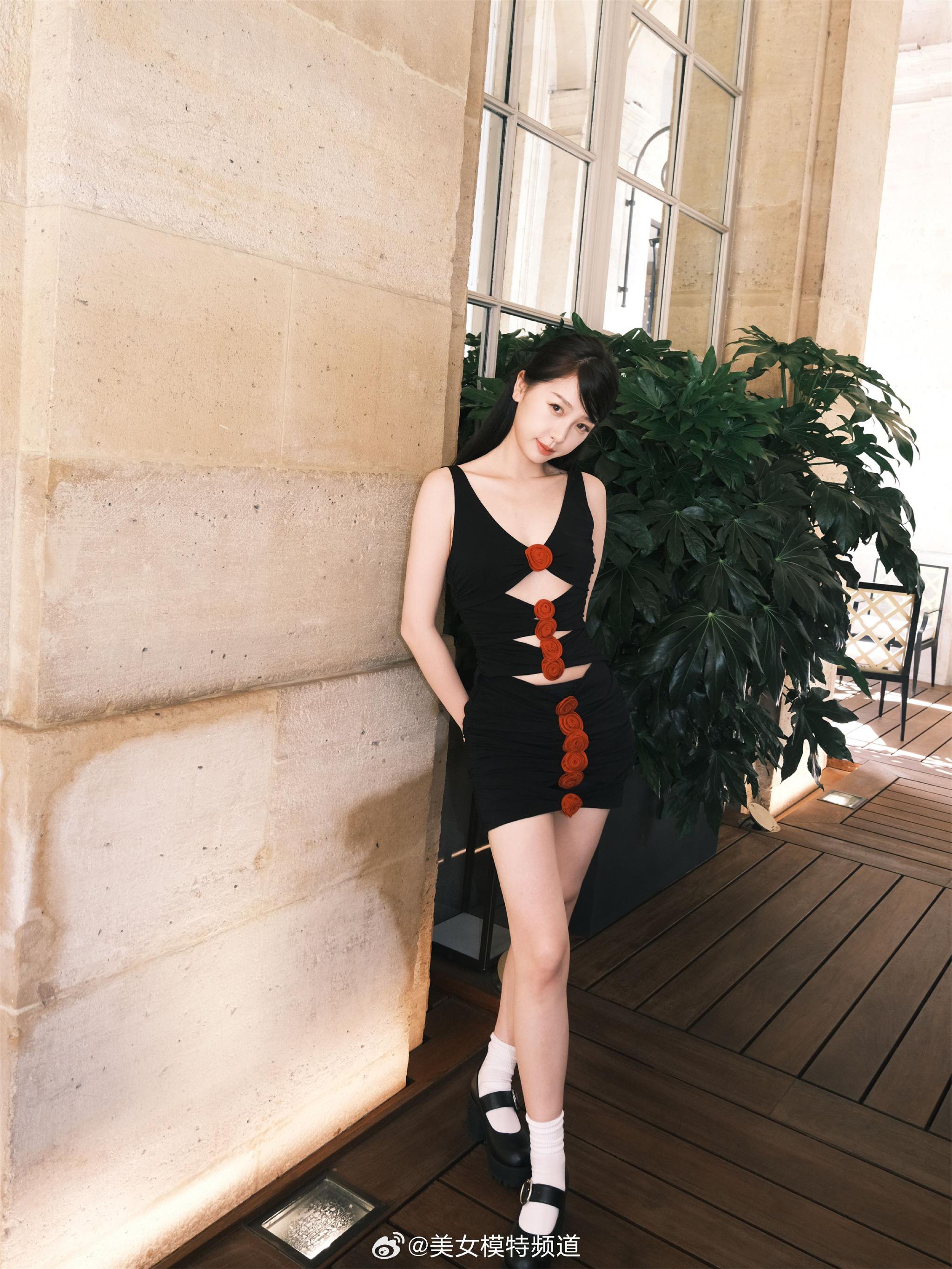 虞书欣巴黎时装周造型