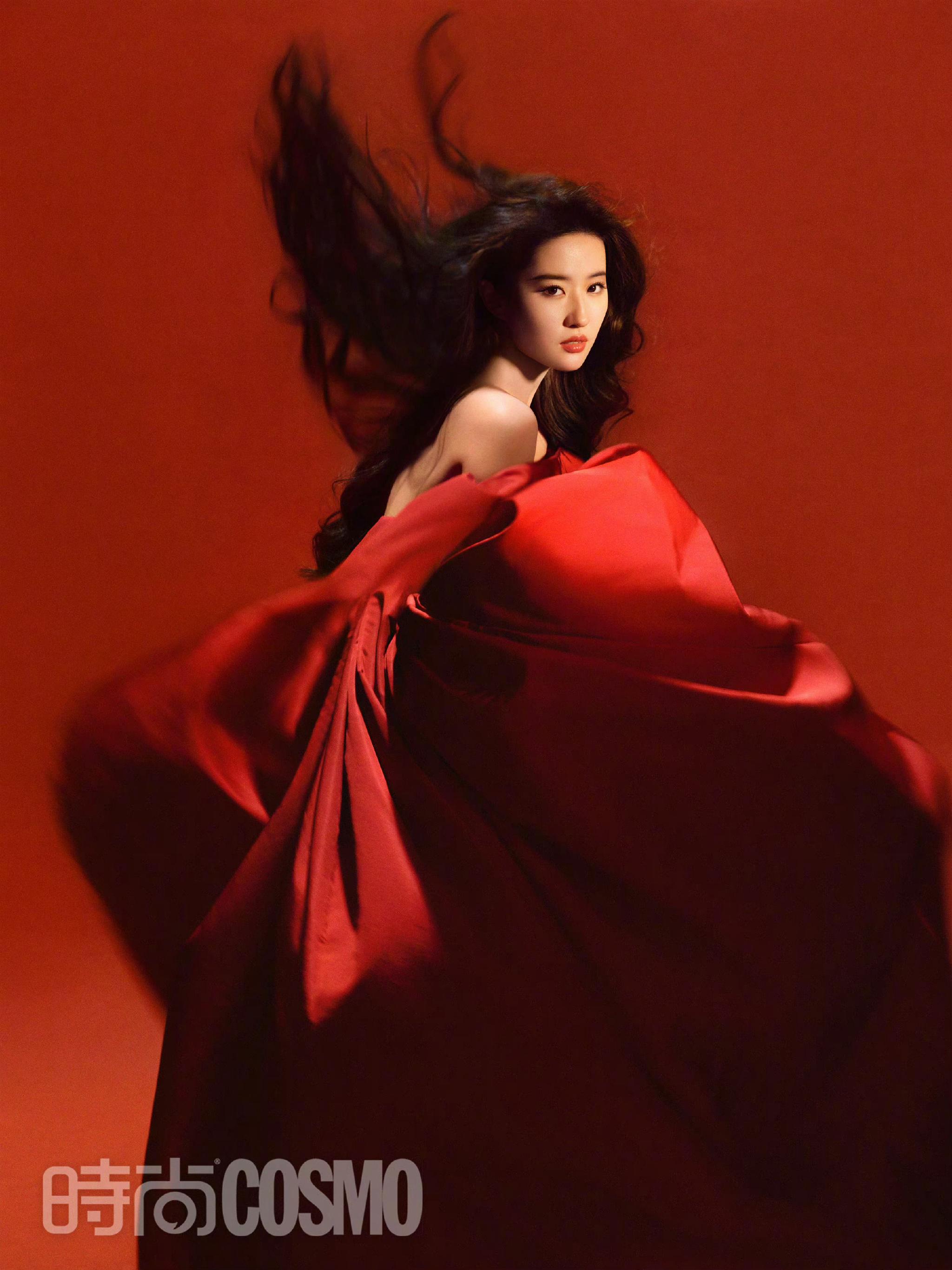 刘亦菲在《有风》里穿搭不重样，然而真实的她，一件羽绒服穿十年 | 人物集
