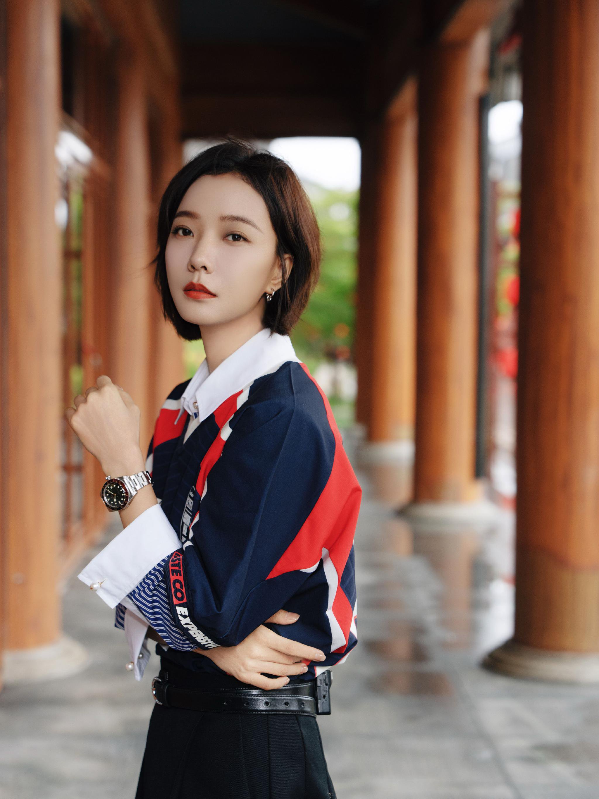 王珞丹假期踢球感受绿茵场多巴胺飙升