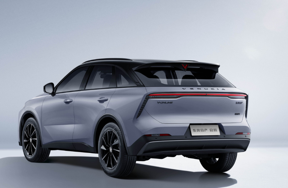 全新风行T5 EVO狂飚版对比启辰大V