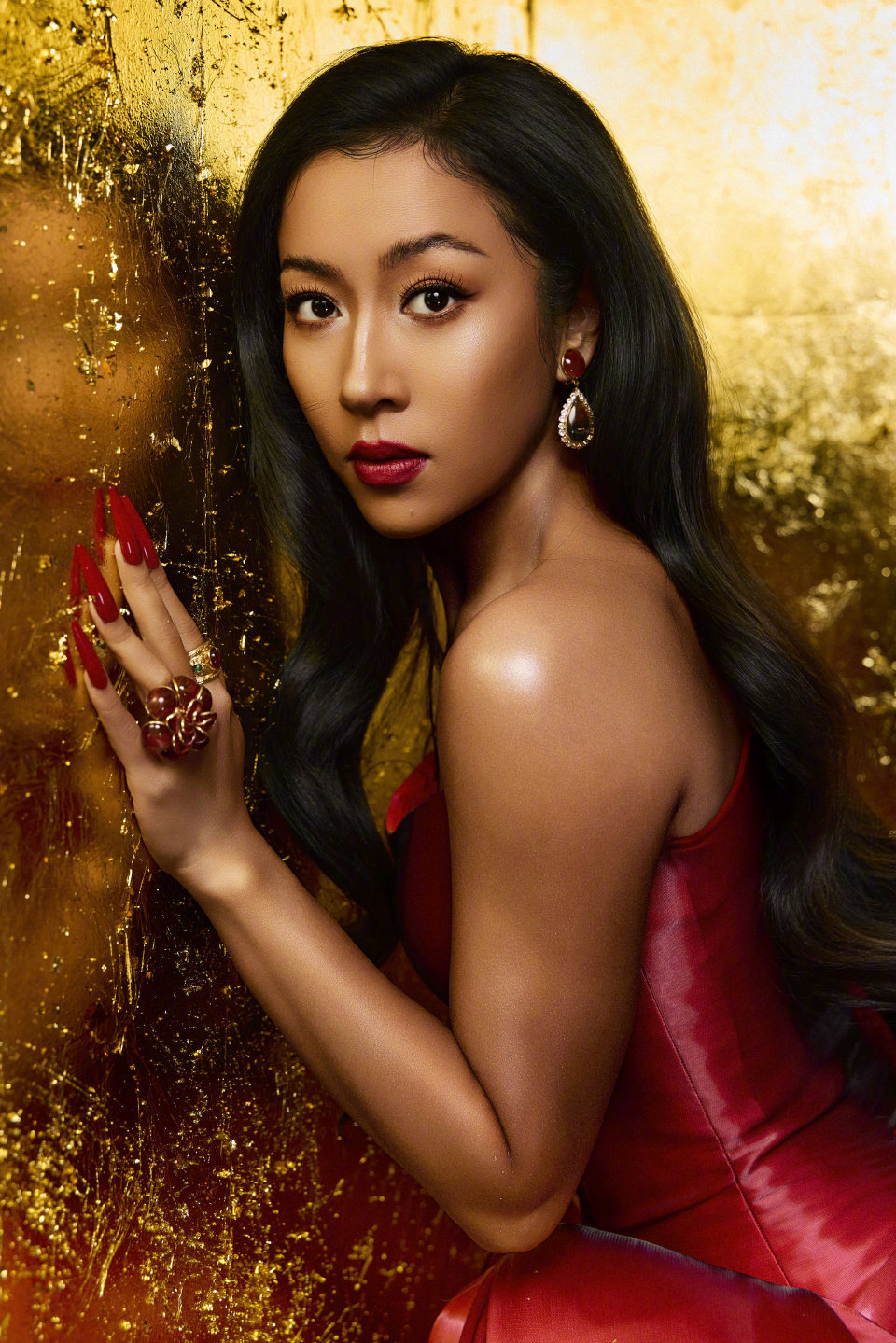 吉克隽逸高光盘用至铁皮，工作室调侃引热议