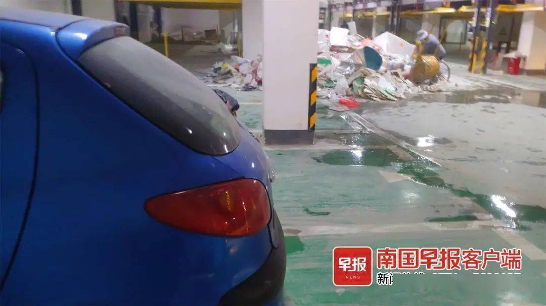 闹心!南宁一小区多个业主车位被堆满垃圾,工作人员说......休闲区蓝鸢梦想 - Www.slyday.coM 闹心!南宁一小区多个业主车位被堆满垃圾,工作人员说......休闲区蓝鸢梦想 - Www.slyday.coM