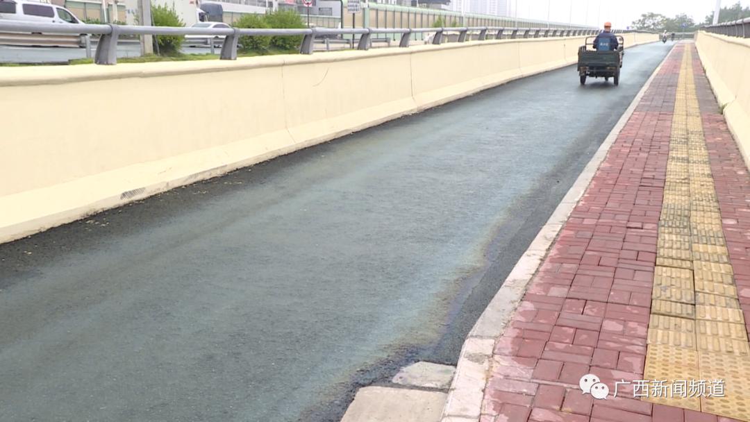 一天内多路段出现油污,电动自行车频频中招摔倒休闲区蓝鸢梦想 - Www.slyday.coM 一天内多路段出现油污,电动自行车频频中招摔倒休闲区蓝鸢梦想 - Www.slyday.coM