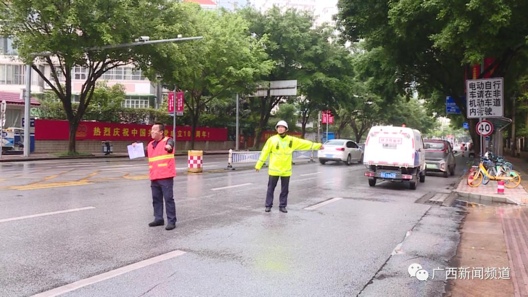 一天内多路段出现油污,电动自行车频频中招摔倒休闲区蓝鸢梦想 - Www.slyday.coM 一天内多路段出现油污,电动自行车频频中招摔倒休闲区蓝鸢梦想 - Www.slyday.coM