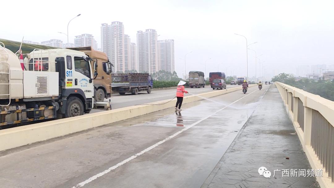 一天内多路段出现油污,电动自行车频频中招摔倒休闲区蓝鸢梦想 - Www.slyday.coM 一天内多路段出现油污,电动自行车频频中招摔倒休闲区蓝鸢梦想 - Www.slyday.coM