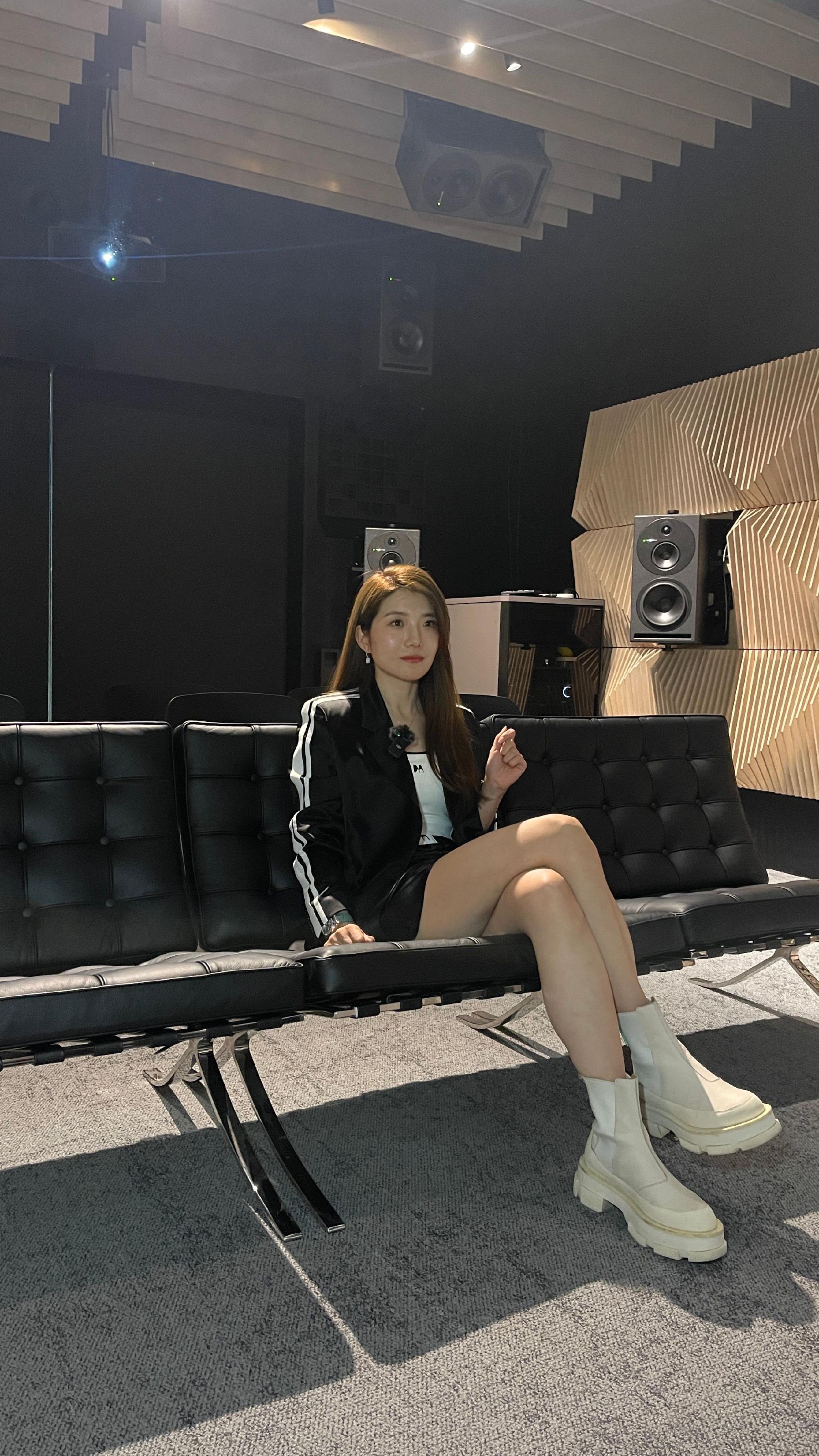 这是不是不像在车展，但真的是车展 录音棚和影院都有……