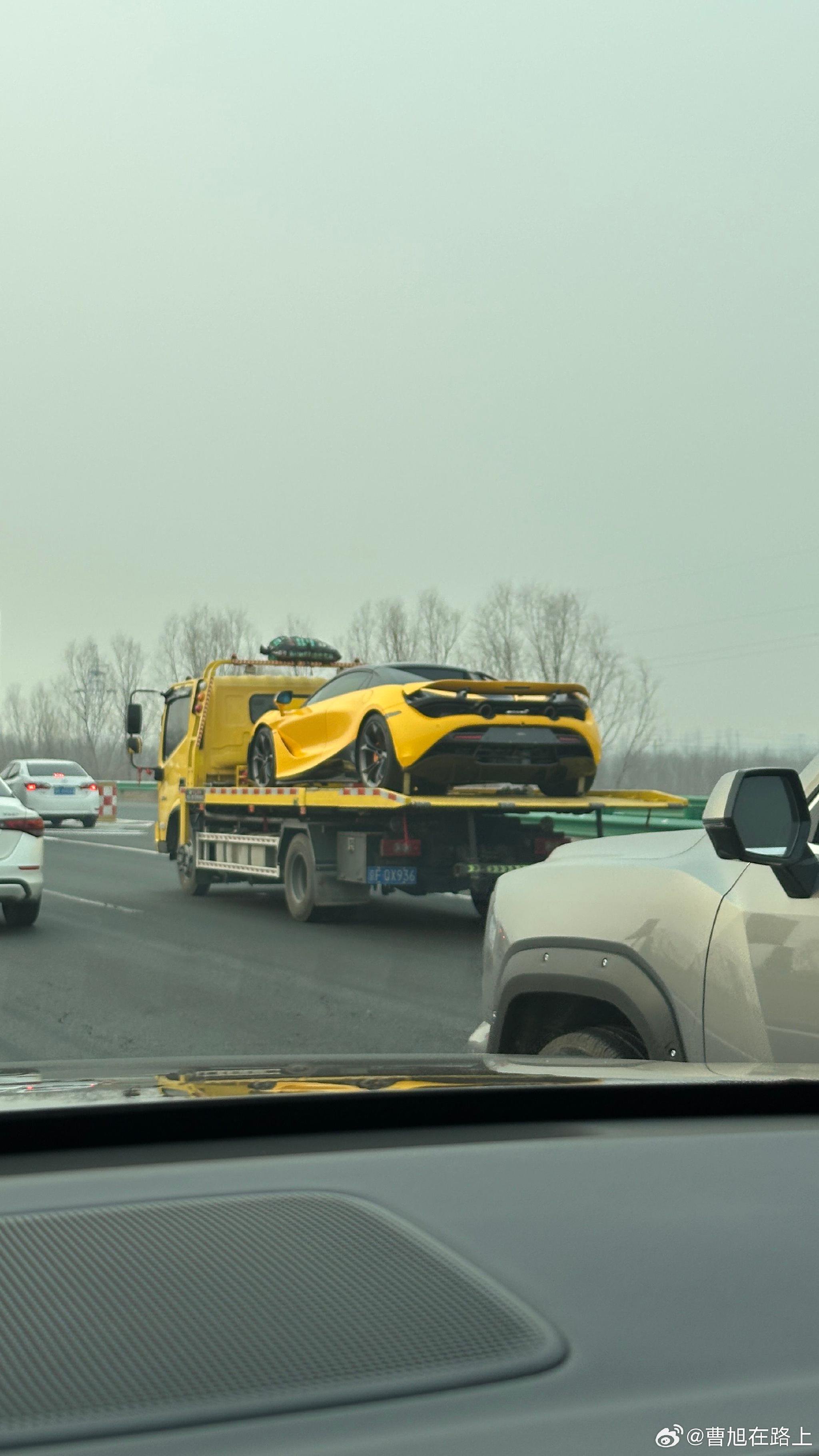 恭喜公子喜提迈凯伦 今天我们走G45大广高速 一路上嘟嘟停停