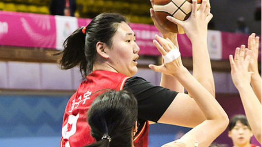 张子宇4战46中44：10分钟13中13率山东U18女篮58分大胜进四强