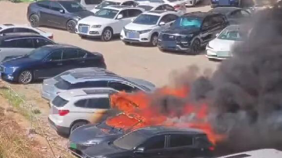 对标豪车却陷 “起火魔咒”：阿维塔06提车1月自燃，连烧7车！上市在