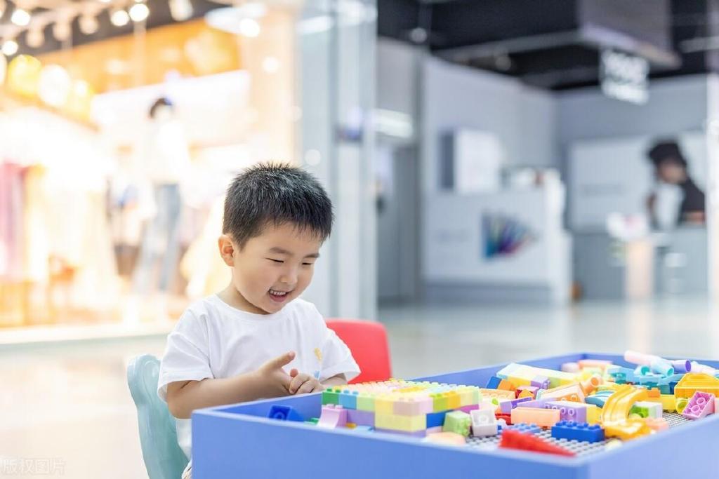 不爱吭声的人怎么形容 阿尔法战士自闭超能力者