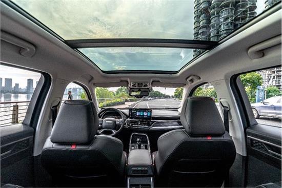 装下大量行李 坐得舒服 大空间必不少休闲区蓝鸢梦想 - Www.slyday.coM 装下大量行李 坐得舒服 大空间必不少休闲区蓝鸢梦想 - Www.slyday.coM