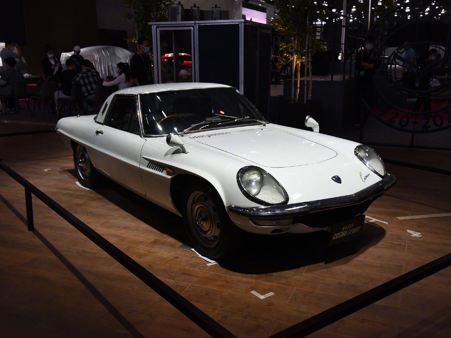 为了庆祝品牌成立100周年