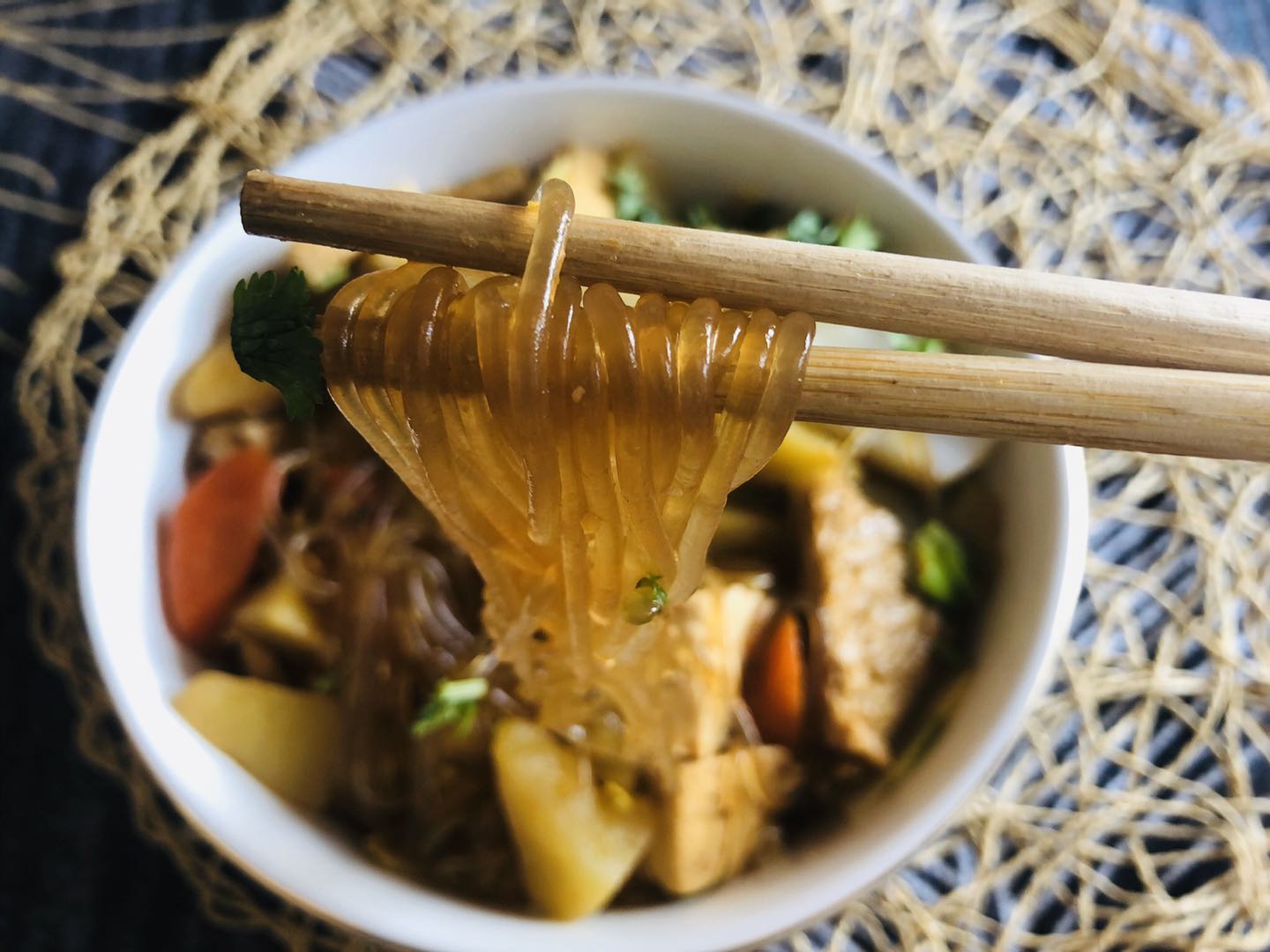 想偷懒就做一锅这道菜,20分钟上桌的暖心料理,开胃下饭还健康休闲区蓝鸢梦想 - Www.slyday.coM 想偷懒就做一锅这道菜,20分钟上桌的暖心料理,开胃下饭还健康休闲区蓝鸢梦想 - Www.slyday.coM