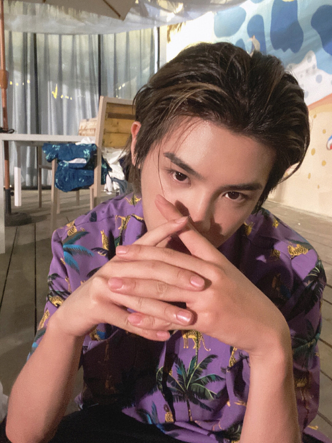 黄明昊绿洲更新~大背头的昊哥也太a了吧~@jjjustin0219