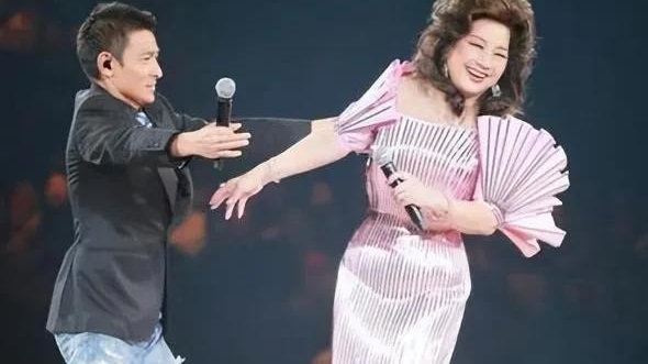 天后鼻祖魅力无比，刘德华、周润发为她跪拜，春晚破例为她献礼