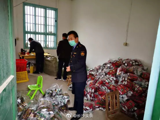 宁乡连续“端掉”3个制售假冒伪劣品牌槟榔“黑窝”点