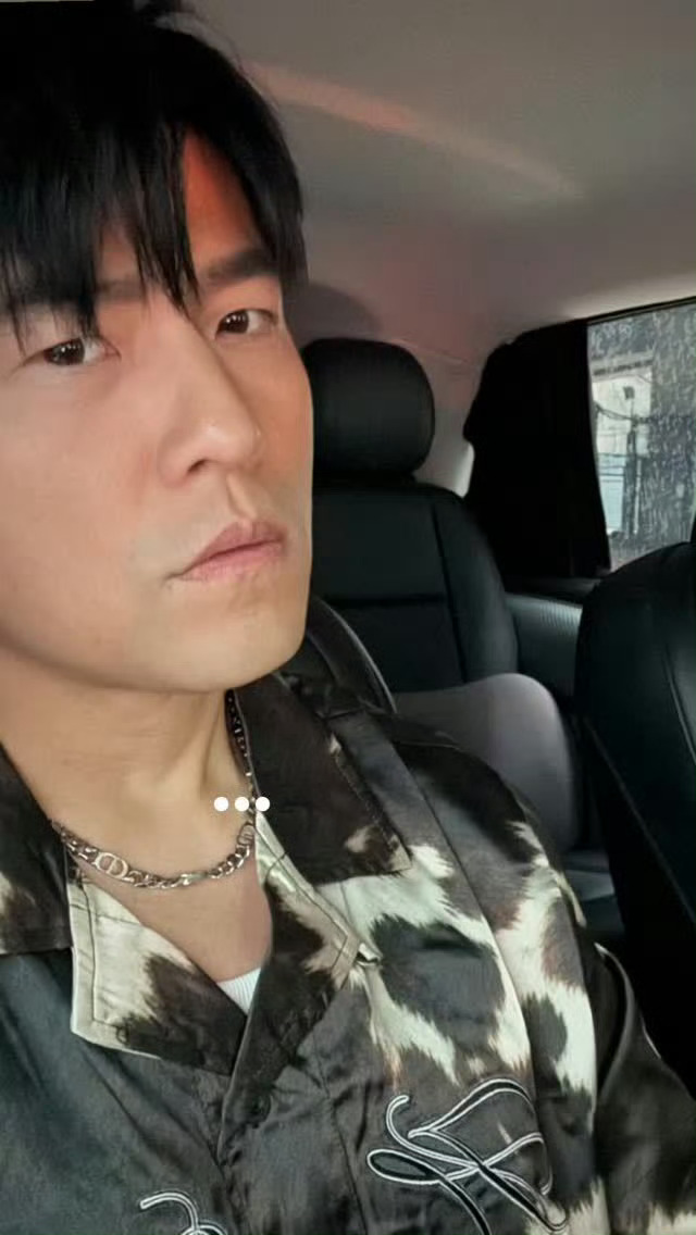 周杰伦：怎么才要工作 他就有想家的感觉 杜哥终于没在睡了