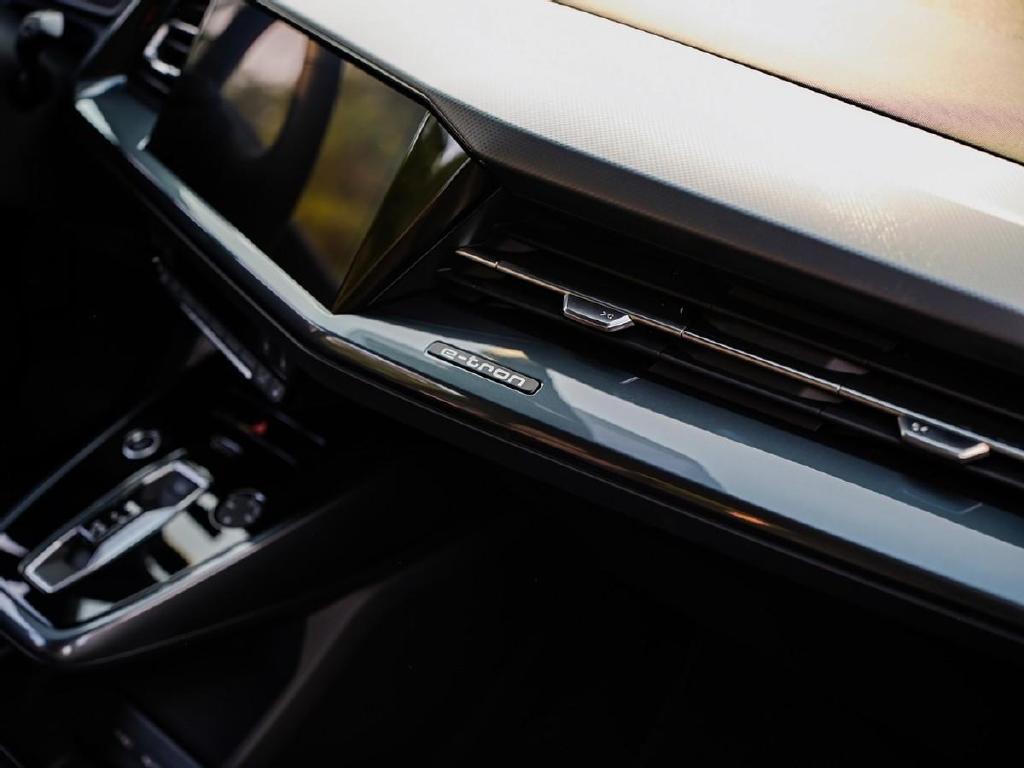 电车一定要颠覆过往传统吗?上汽奥迪Q5 e休闲区蓝鸢梦想 - Www.slyday.coM 电车一定要颠覆过往传统吗?上汽奥迪Q5 e休闲区蓝鸢梦想 - Www.slyday.coM