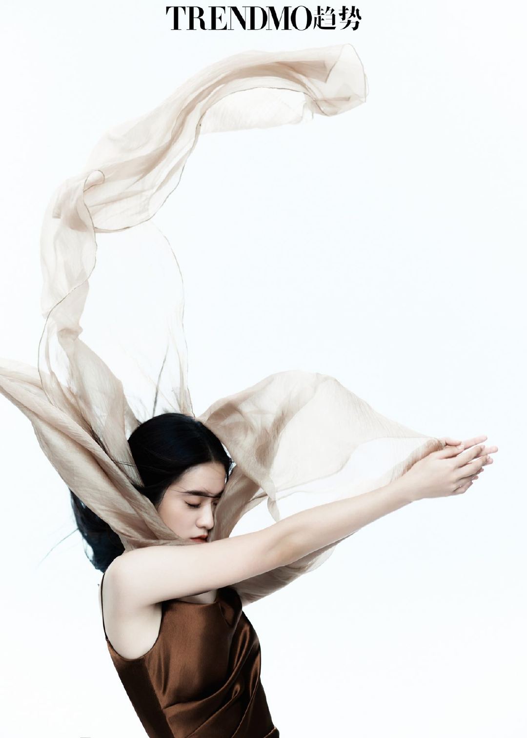 张雪迎竹林大片演绎古风侠女