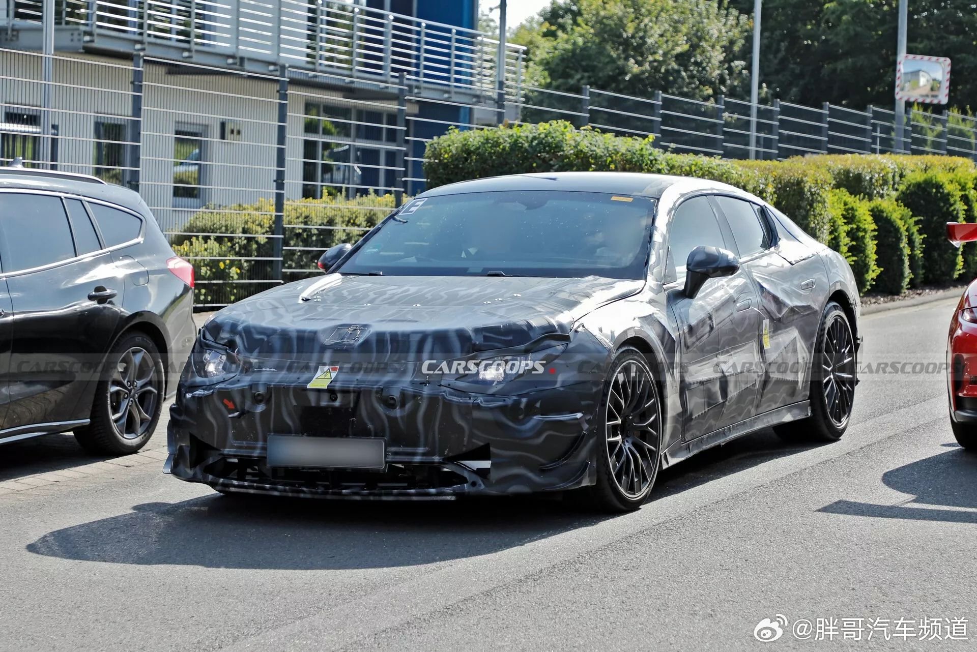 梅赛德斯-AMG全新四门轿跑车的预告图