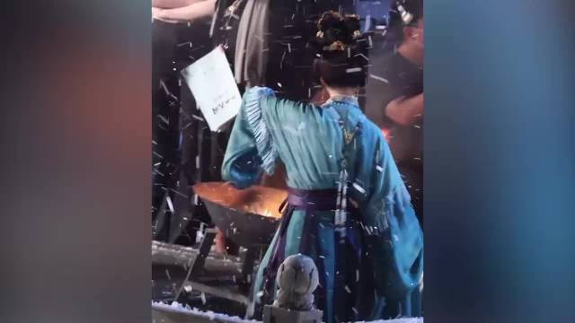 杨幂新剧《江山大同》路透，青绿舞裙双环髻，被赞梦回王昭君
