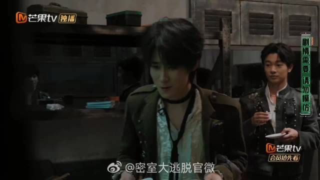 张真源密室大逃脱被整蛊，吃辣巧克力辣出痛苦面具
