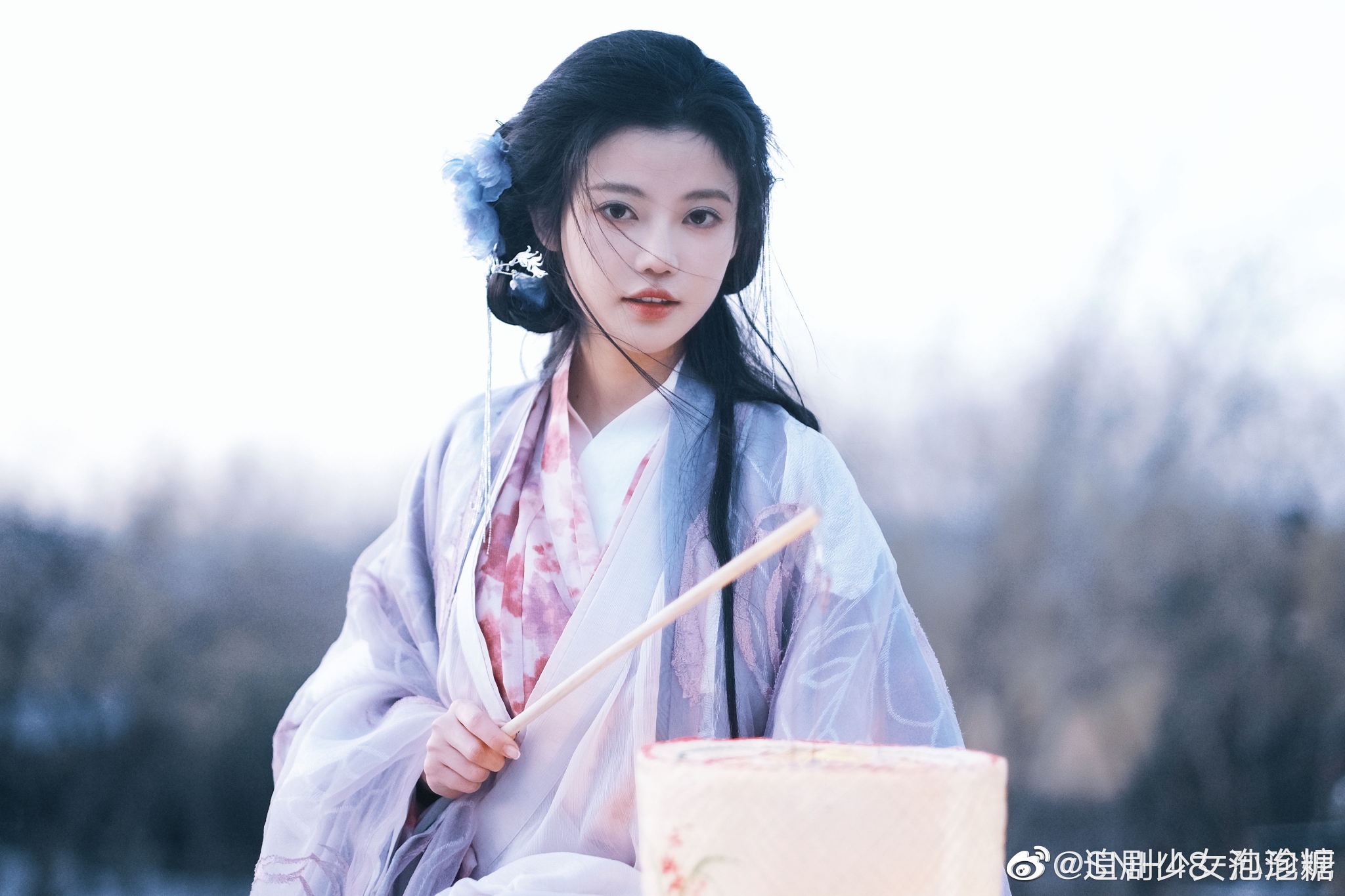 孙珍妮分享了一组春分古装大片,清冷又朦胧氛围感让人移不开眼……|孙珍妮|古装|大片_新浪新闻
