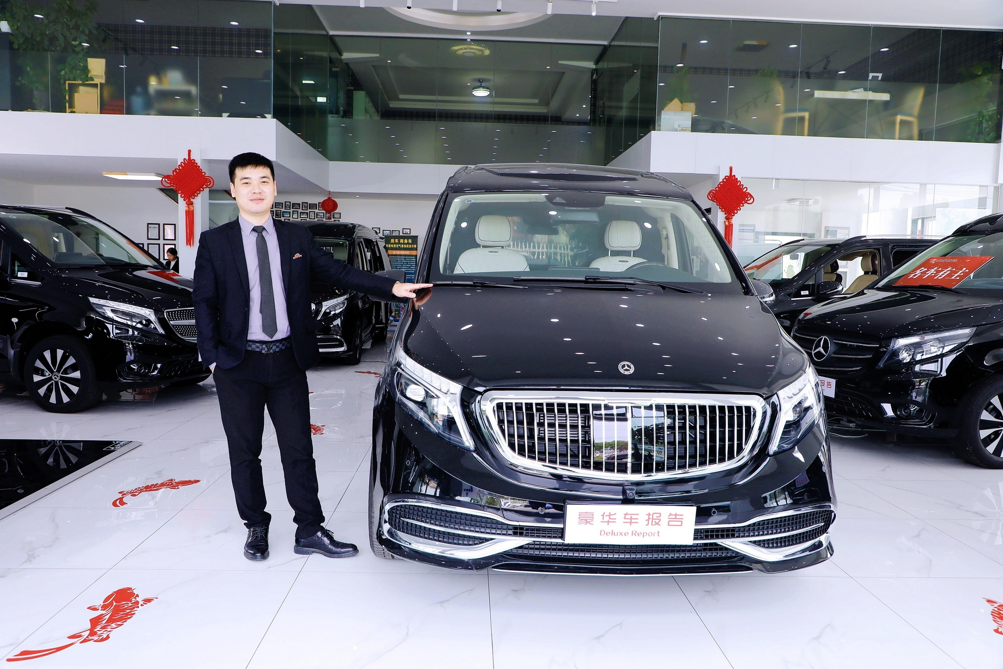 迈巴赫风格，全隔断7座！私人定制的奔驰V级MPV，到底有多奢华？