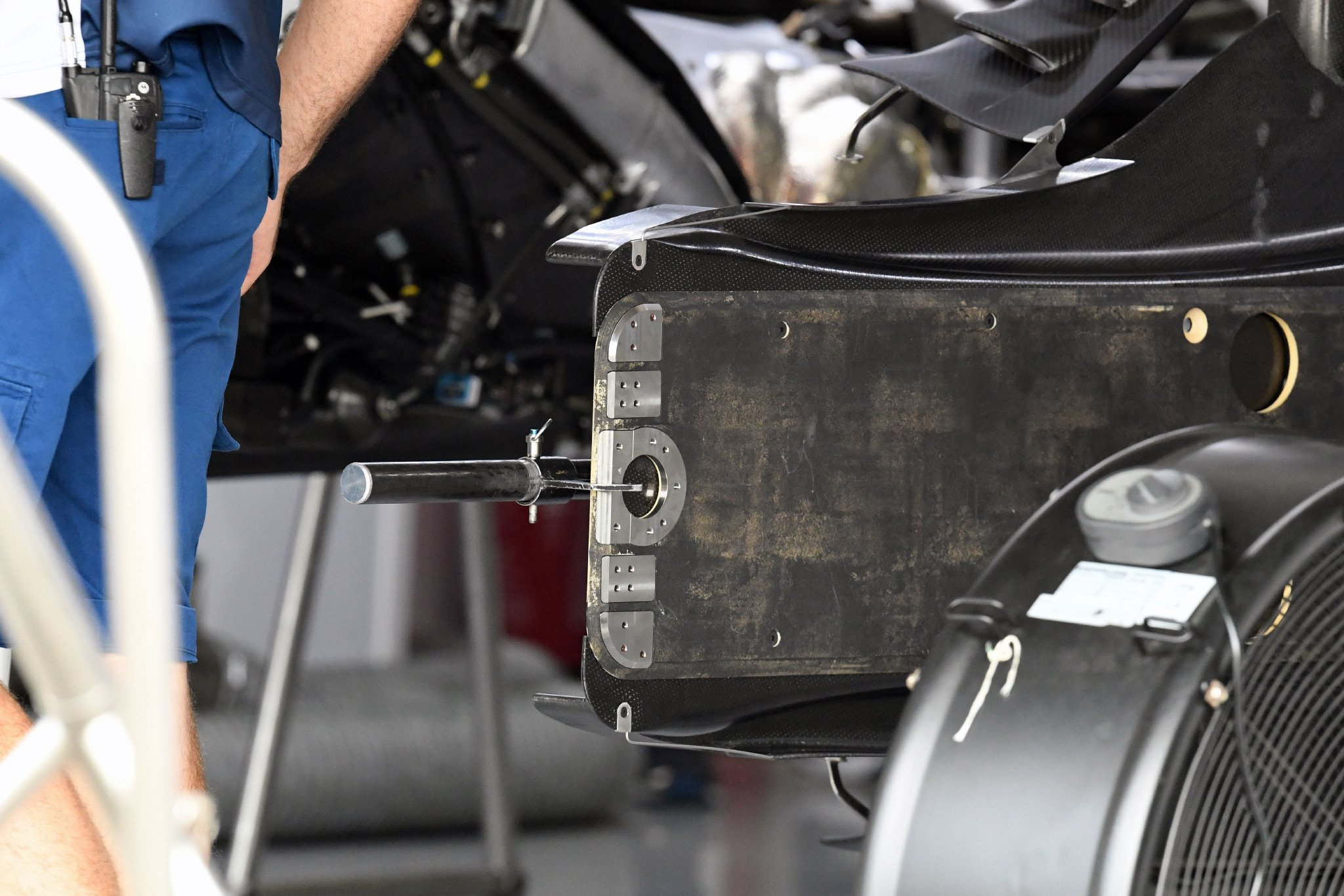 FIA已确定：2025年的F1赛车将会在本赛季剩余的比赛中继续使用钛合金护底板