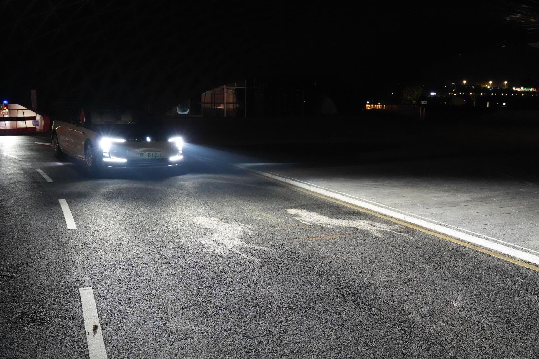 尊界S800新春OTA升级，动态灯语智驾更安心