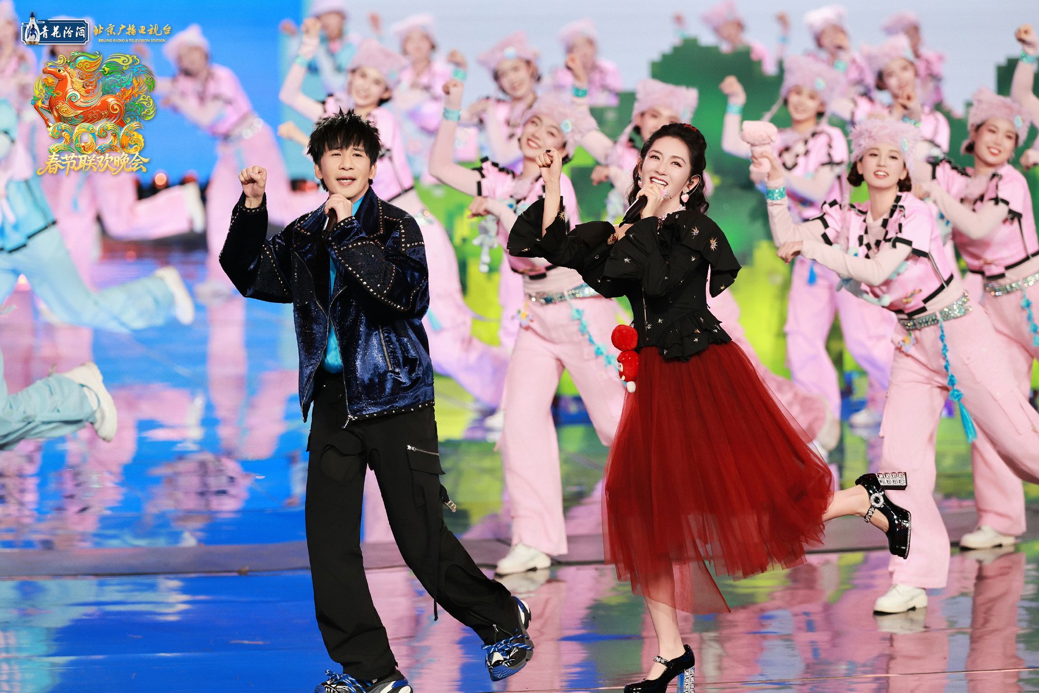 大张伟谢娜同台献唱北京台春晚，欢乐舞台今晚19:30开启