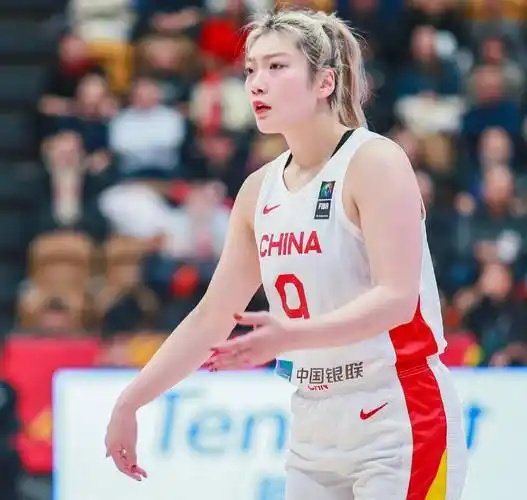 宫鲁鸣下课？女篮新帅或敲定，30岁少帅，留学美国7年，李梦好友