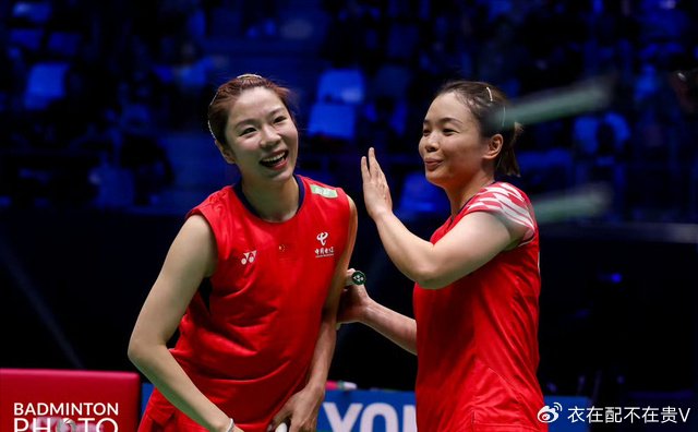 黄东萍王祉怡送祝福！陈清晨发文告别，3次萌生退意因责任而坚守