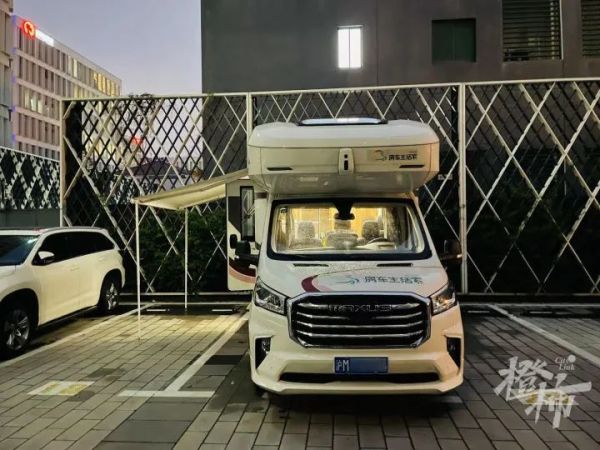 马斯克点赞过的那个上海小伙,又火了!小区因疫情封控,他租了辆房车过夜,每天上下班就纠结一个问题……休闲区蓝鸢梦想 - Www.slyday.coM 马斯克点赞过的那个上海小伙,又火了!小区因疫情封控,他租了辆房车过夜,每天上下班就纠结一个问题……休闲区蓝鸢梦想 - Www.slyday.coM