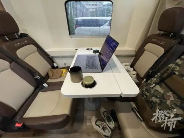 马斯克点赞过的那个上海小伙,又火了!小区因疫情封控,他租了辆房车过夜,每天上下班就纠结一个问题……休闲区蓝鸢梦想 - Www.slyday.coM 马斯克点赞过的那个上海小伙,又火了!小区因疫情封控,他租了辆房车过夜,每天上下班就纠结一个问题……休闲区蓝鸢梦想 - Www.slyday.coM