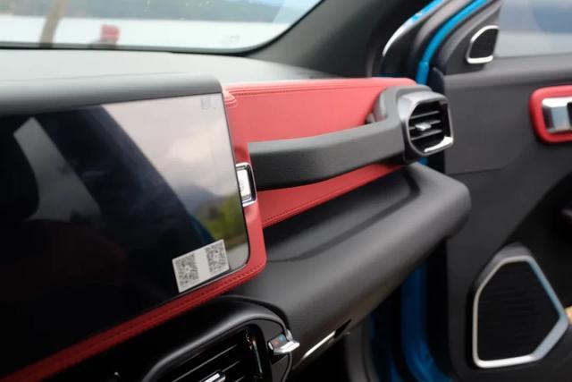 试驾吉利ICON:给年轻人造车的一个标准答案