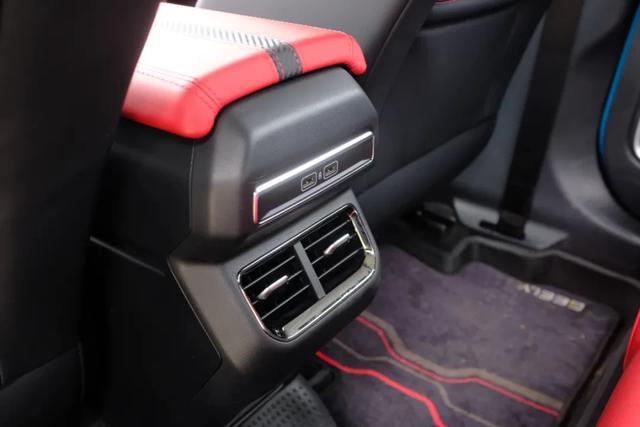 试驾吉利ICON:给年轻人造车的一个标准答案