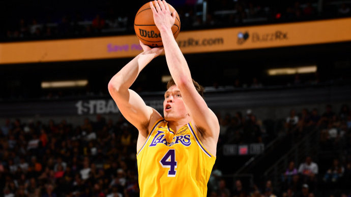  深度解析湖人NBA录像战术布局揭秘紫金军团胜利背后的细节