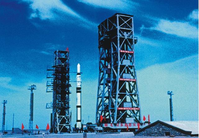 人造雾设备工作原理 喷雾降温系统如何应用