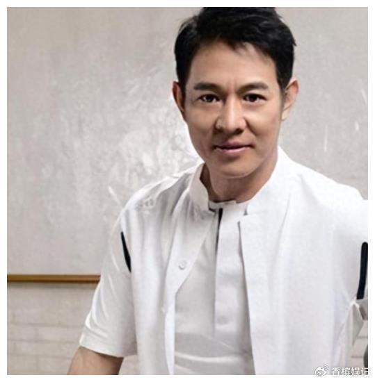 不再伪装！李连杰资产被揭露，黄秋燕现状全因利智影响