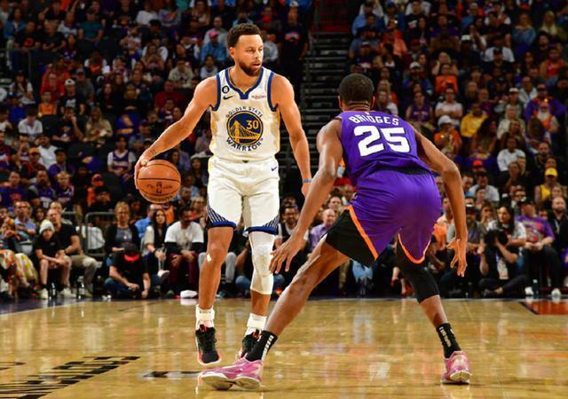 从勇士太阳的战术博弈看现代NBA小球时代的巅峰对抗样本